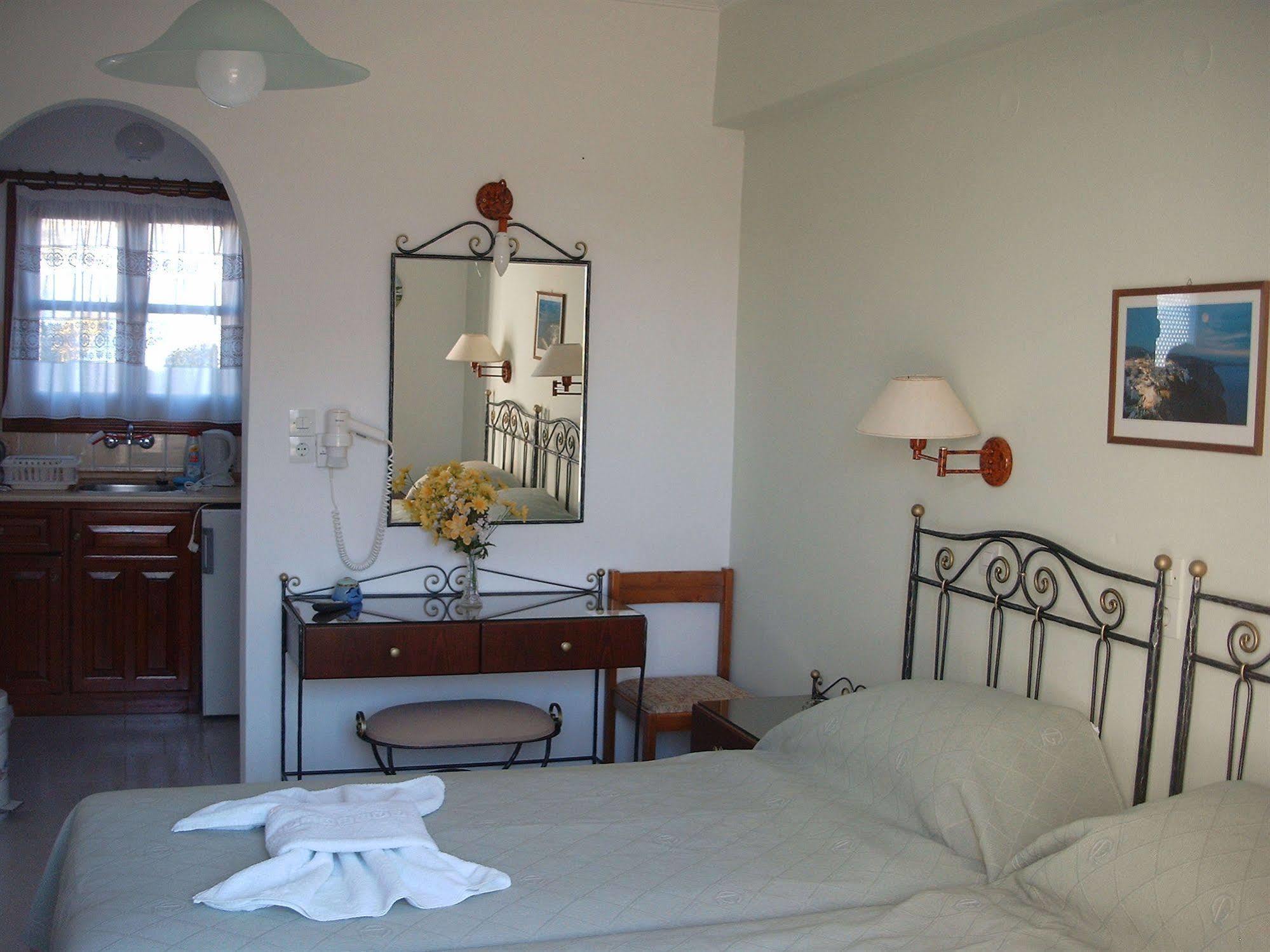 Sunset Studios And Apartments For Adults Over 21 Only Náousa Eksteriør bilde